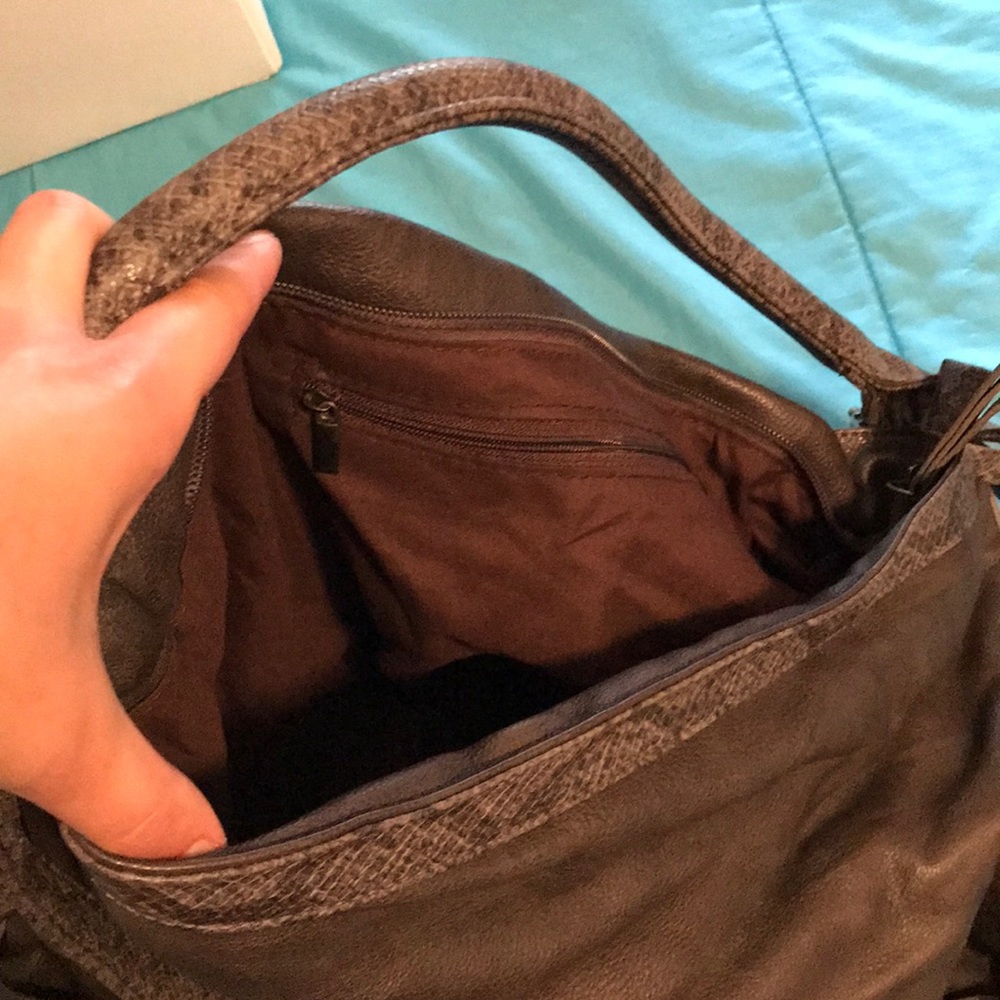 3/$15 Bundle. Large Gray Purse - Picture 3 of 3